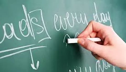 அரசு கலைக்கல்லூரி மாணவர்களுக்கு சனிக்கிழமையில் வகுப்பு- பாடத்திட்டத்தை முடிக்க நடவடிக்கை