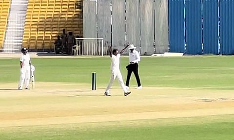 6 விக்கெட் எடுத்த அஜித்ராம்