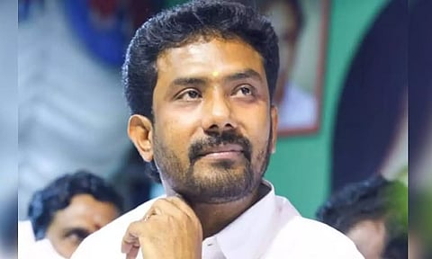 எடப்பாடி மீது செல்போன் வீச்சு: ரவீந்திரநாத் கண்டனம்