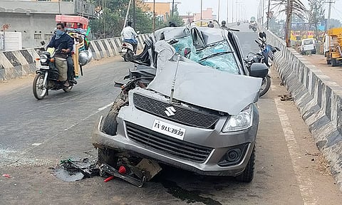 விபத்துக்குள்ளான கார்