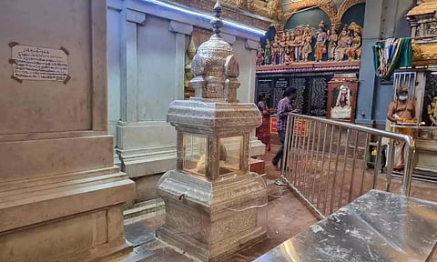 மணக்குள விநாயகர் கோவிலில் உள்ள சண்டிகேஸ்வரர் சன்னதி.