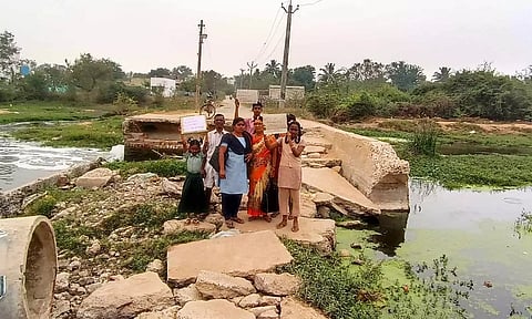 பருவமழையின்போது சேதம் அடைந்த வேகவதி ஆற்று தரைப்பாலம் இன்னும் சீரமைக்கப்படவில்லை- பொதுமக்கள் அவதி