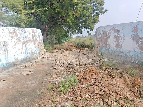 இடிக்கப்பட்ட தடுப்பணை.