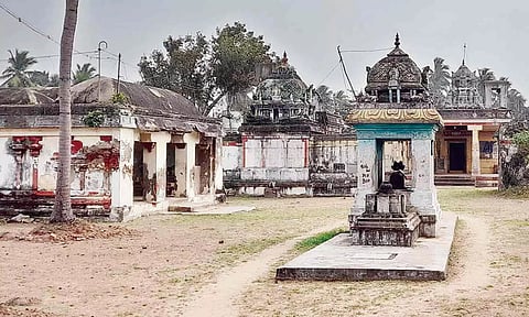 புனரமைக்கப்படாத நிலையில் காணப்படும் பழையங்குடி அகத்தீஸ்வரர் கோவில்.