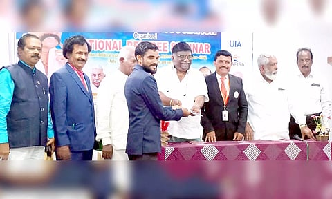 முகாமில் சிலம்பம் தஞ்சாவூர் சங்க மாவட்ட செயலாளர் ராஜேஷ் கண்ணாவுக்கு கிரேடு சான்றிதழ் வழங்கப்பட்டது.