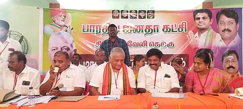 செயற்குழு கூட்டம் நடந்த போது எடுத்த படம்