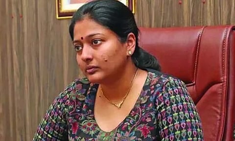 காயத்ரி ரகுராம் புகாரின் பேரில் பா.ஜ.க. மாவட்ட தலைவர் மீது போலீசார் வழக்குப்பதிவு