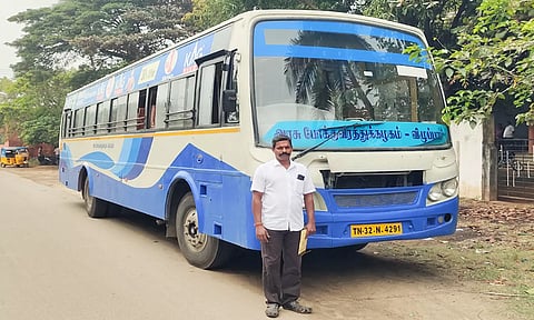 ஜப்தி செய்யப்பட்ட அரசு பஸ்.