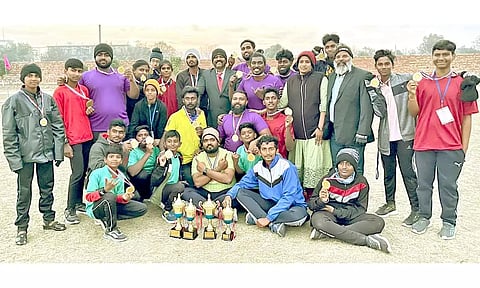 சாம்பியன் பட்டம் வென்ற தமிழ்நாட்டு அணி வீரர்கள்.