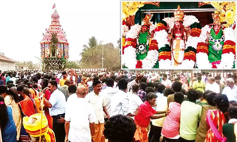 மொண்டிபாளையம் வெங்கடேச பெருமாள் கோவில் தேரோட்டம் நடைபெற்ற காட்சி. 