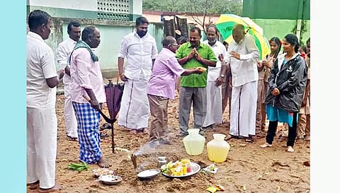 அரசுப்பள்ளியில் கூடுதல் வகுப்பறை கட்ட அடிக்கல் நாட்டு விழா