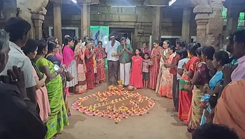 கைலாநாதர் கோவிலில் 108 நெய் தீப வழிபாடு நடைபெற்றபோது எடுத்த படம்.