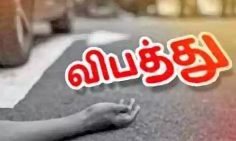 நாகையில், பஸ் கவிழ்ந்து 2 பேர் காயம்