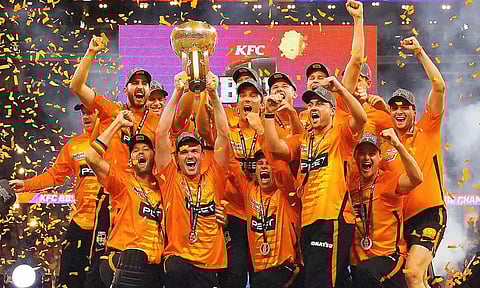 கோப்பை வென்ற பெர்த் அணி