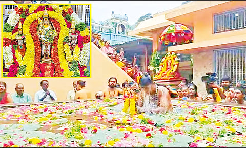 சோலைமலை முருகன் கோவில் தைப்பூச திருவிழாவில் தீர்த்தவாரி நிகழ்ச்சி