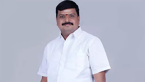 ஓ.பி.எஸ். அணி வேட்பாளர் வாபஸ் எப்போது?- மாவட்ட செயலாளர் முருகானந்தம் பேட்டி