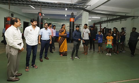 சென்னை நேரு விளையாட்டு அரங்கில் அமைச்சர் உதயநிதி ஸ்டாலின் ஆய்வு