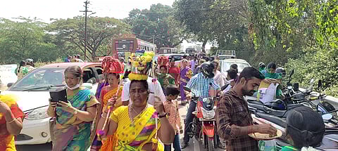 மருதமலை முருகன் கோவிலில் குவிந்த பக்தர்கள் கூட்டம்