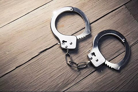 கஞ்சா விற்ற 2 பேர் கைது
