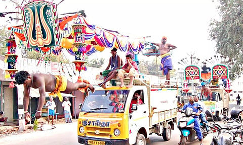 தைப்பூச விழாவையொட்டி பறவை காவடி எடுத்த பக்தர்கள்