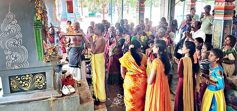 மானாமதுரை முருகன் கோவிலில் நடந்த தைப்பூச விழாவில் பங்கேற்ற பக்தர்கள்.