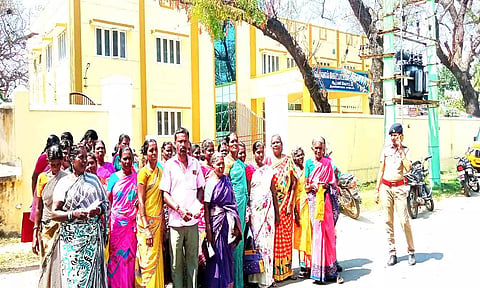 தகுதி உள்ளவர்களுக்கு வீட்டு மனை பட்டா வழங்க வேண்டும்