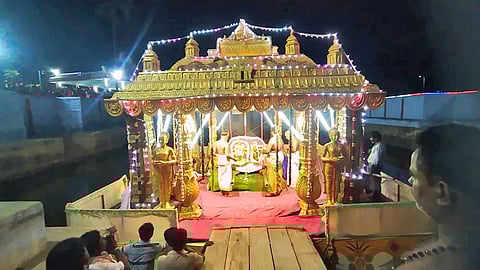 தெப்பத் திருவிழா நடந்தபோது எடுத்த படம்