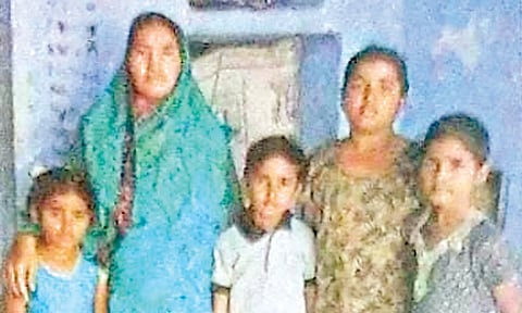 ஆந்திர இளம்பெண்ணுடன் குடும்பம் நடத்தி 4 குழந்தைகள் பெற்ற பாகிஸ்தான் வாலிபர்- ஆதார் கார்டு பெற்றது எப்படி?