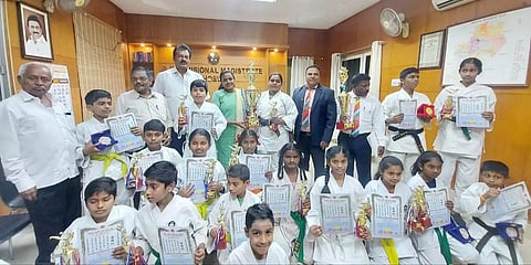 கராத்தே போட்டியில் ஓசூர் பள்ளி மாணவ, மாணவிகள் சாதனை