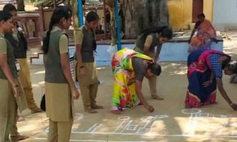 வரைபடம் மூலம் விழிப்புணர்வு ஏற்படுத்திய காட்சி.