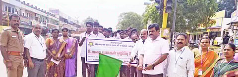 பேரணியை ஜி.எம். மருத்துவமனை டாக்டர். எம்.செபஸ்டின் ஆனந்த் கொடியசைத்து தொடங்கி வைத்தபோது எடுத்தபடம்.