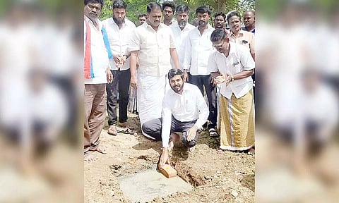 மேலபோலகம் ஊராட்சி பள்ளி வகுப்பறை கட்டிடம் கட்ட ஷாநவாஸ் எம்.எல்.ஏ. அடிக்கல் நாட்டினார்.