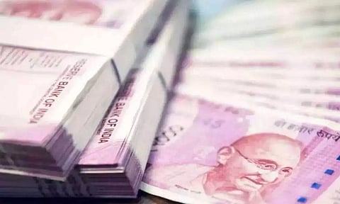 இன்சூரன்ஸ் பணத்தை பெற்று ரூ.35 லட்சம் கடனை அடைக்க குடும்பத்துடன் விபத்தில் இறந்ததாக நாடகமாடிய தொழில் அதிபர்