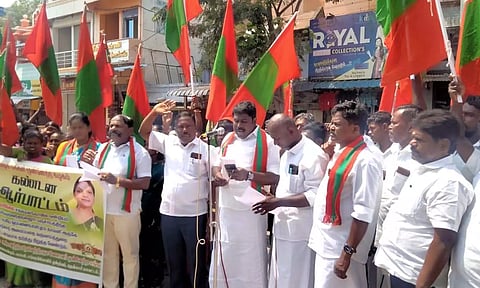 ஆர்ப்பாட்டம் நடைபெற்றபோது எடுத்த படம்.