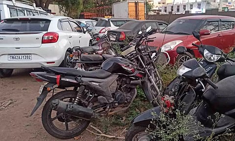 பல்லடத்தில் 60 இரு சக்கர வாகனங்களை பொது ஏலம் விட முடிவு