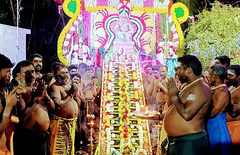 அய்யப்பன் கோவிலில் படி பூஜை