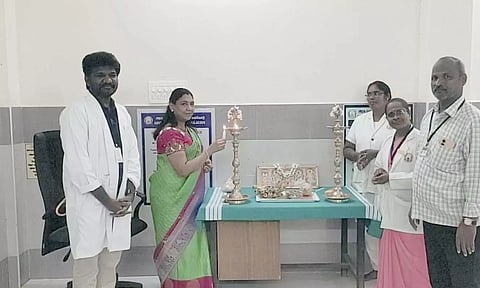 சுகாதார பணிகள் இனை இயக்குநர் மருத்துவர் சாந்தி குத்துவிளக்கு ஏற்றி தொடங்கி வைத்தார். 