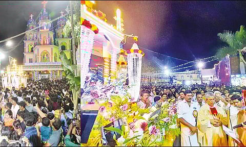 மதுரை புதூர் புனித லூர்து அன்னை ஆலய தேர்பவனி