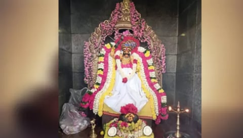 கட்டி சோறு கருப்பண்ணார் சுவாமி சிறப்பு அலங்காரத்தில் இருந்த போது எடுத்த படம்.