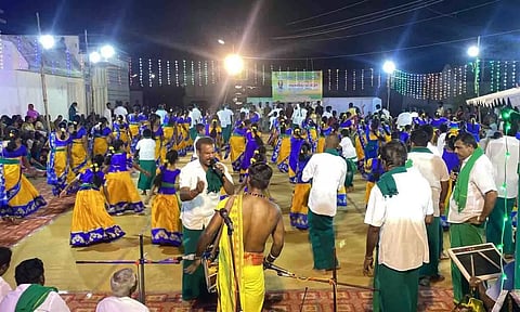 பவளக்கொடி கும்மியாட்டம் அரங்கேற்றம் நடந்த காட்சி.