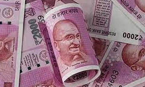 ஈரோட்டில் இரவில் ஆவணங்கள் இன்றி கொண்டு வரப்பட்ட ரூ.3 லட்சம் பறிமுதல்- கண்காணிப்பு குழுவினர் நடவடிக்கை