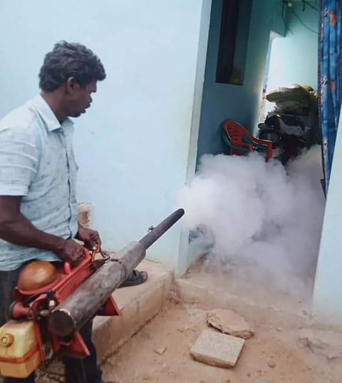 புகை மருந்து அடிக்கப்பட்ட காட்சி