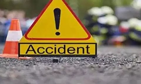 வாகனம் மோதி லாரி டிரைவர் பலி