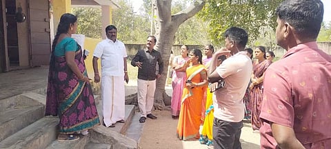அரசு பள்ளியில் கம்யூட்டர்களை மாணவர்கள் பயன்பாட்டுக்கு கொண்டுவர வேண்டும்