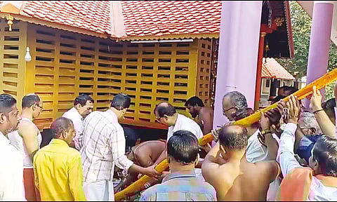 கொல்லங்கோடு பத்திரகாளியம்மன் கோவிலில் பந்தல்கால் நாட்டு விழா