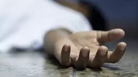 மதுபோதையில் பள்ளத்தில் விழுந்து கட்டிட காண்டிராக்டர் சாவு