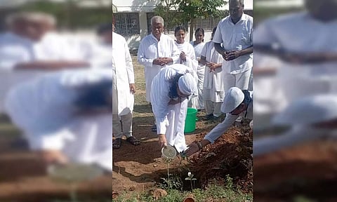 திருமூர்த்திமலை உலக சமாதான அறக்கட்டளை சார்பில்மரக்கன்றுகள் நடும் விழா