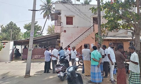 குமாரபாளையத்தில் ஜவுளி வியாபாரி வீட்டில் 120 பவுன்- ரூ.3 லட்சம் கொள்ளை