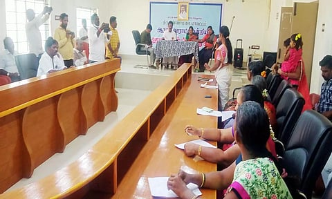 ஒன்றிய கவுன்சிலர்கள் கூட்டம் நடந்த போது எடுத்த படம்.
