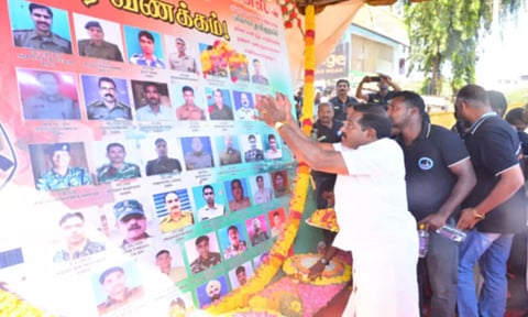 புல்வாமா தாக்குதலில் பலியான சி.ஆர்.பி.எப். வீரர்களுக்கு வீரவணக்கம் செலுத்திய மேயர் மகேஷ். 